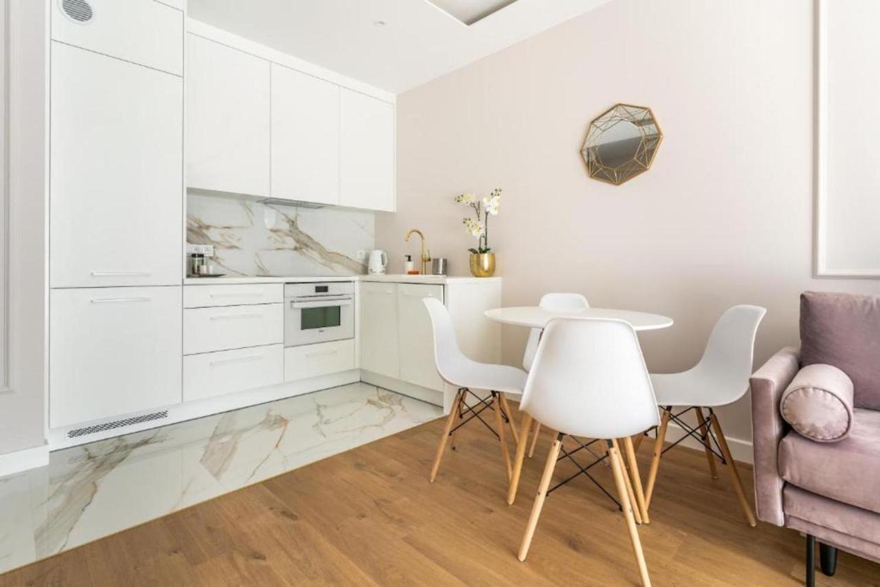 Apartament Mennica Residence - Golden Apartments - Comfortable And Stylish Warsawa Bagian luar foto